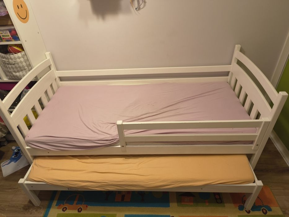 Łóżko podwójne z dwoma szufladami