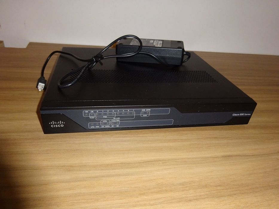 Cisco 897 como novo