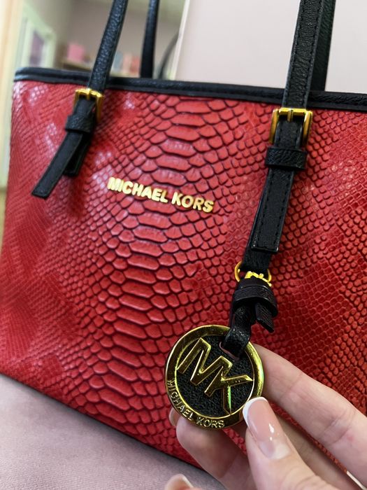 Вместительная кожанная натуральная сумка michael kors