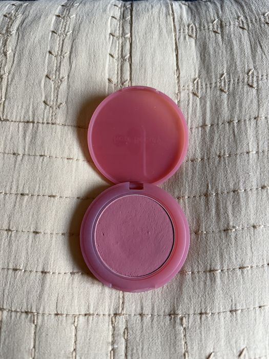 Roz do policzkow Rare Beauty Hope