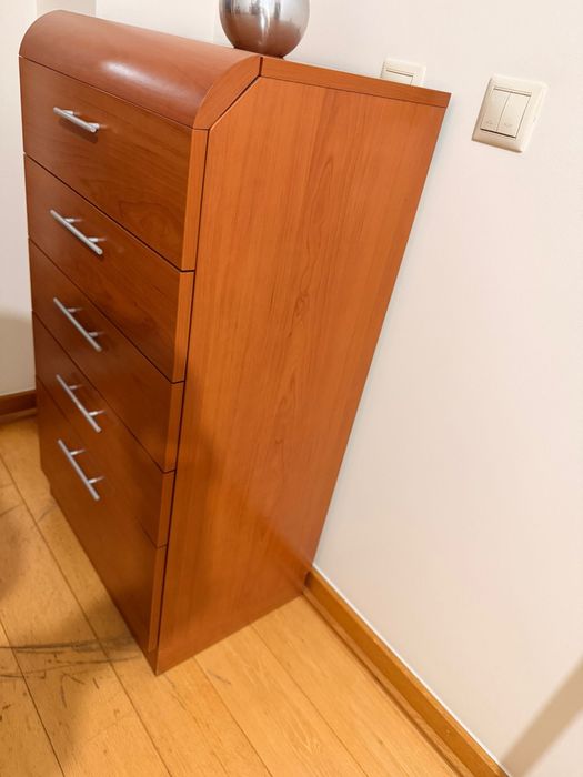 Comoda, mesa cabeceira e camiseiro