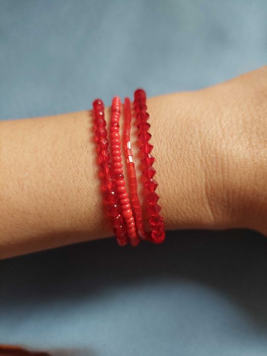 Pulseiras com diferentes materiais