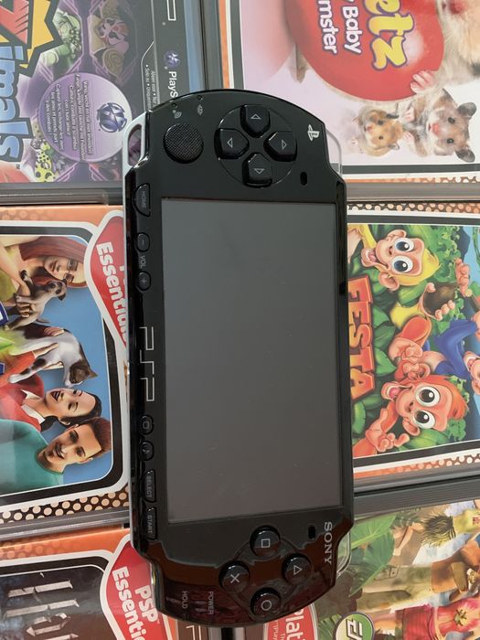 PSP in very good condition, without battery + charger + 6 games64170832514689121