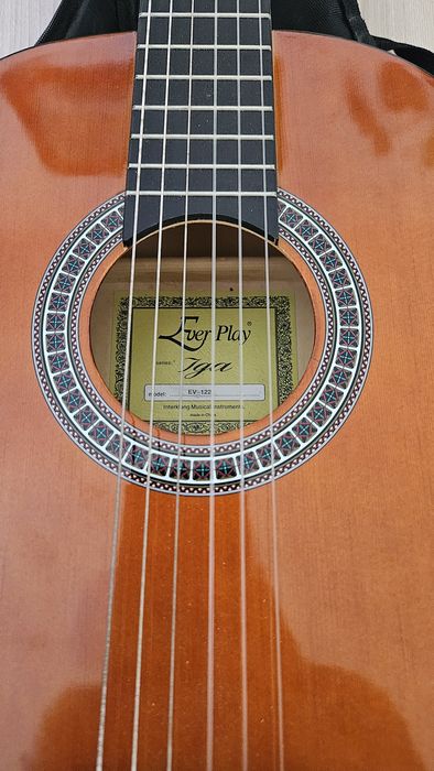 Gitara klasyczna marki Ever Play, model EV-122 z serii Iga.