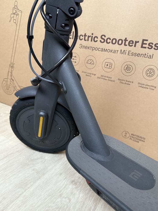 Електросамокат Xiaomi Mi Electric Scooter Essential Black