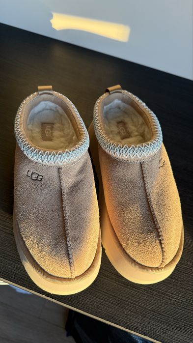Ugg нові 38 розмір , трендовий колір