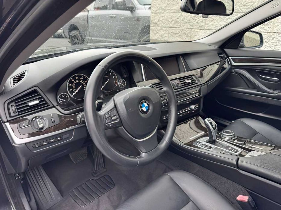 BMW 5 Series      2016