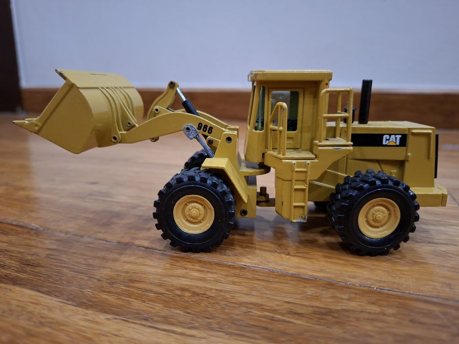 Model NZG 237 Caterpillar 966 1:50