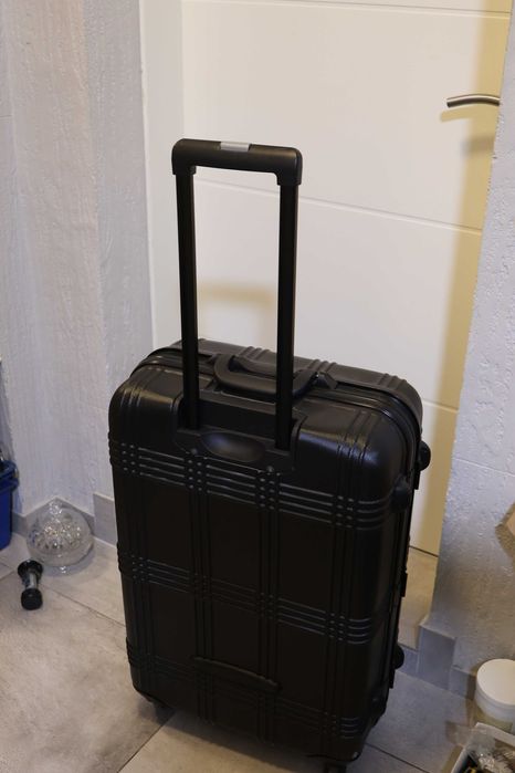 Чемодан  на 4-х колесах
