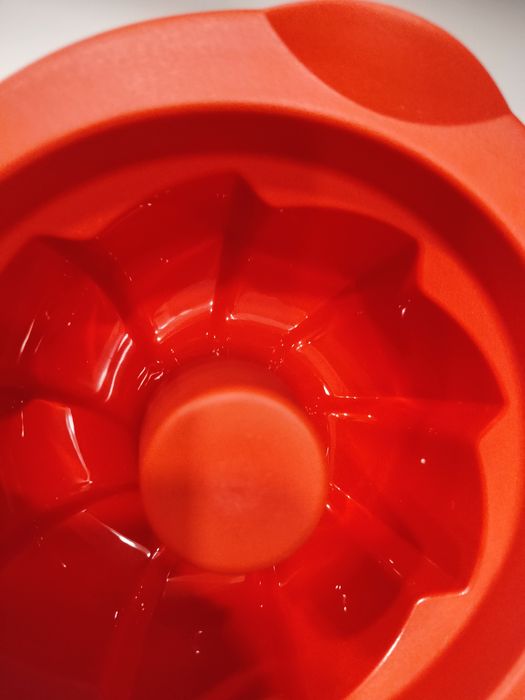 Forma, foremka Babka do pieczenia z silikonu Tupperware czerwona
