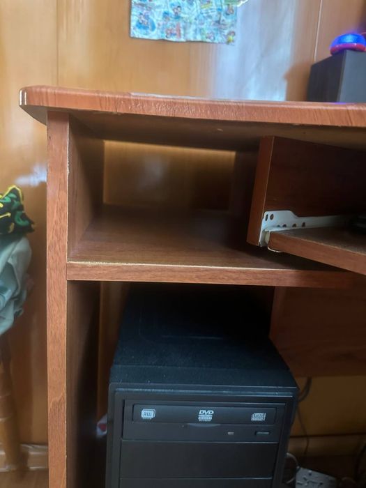 Продам стіл в гарному стані