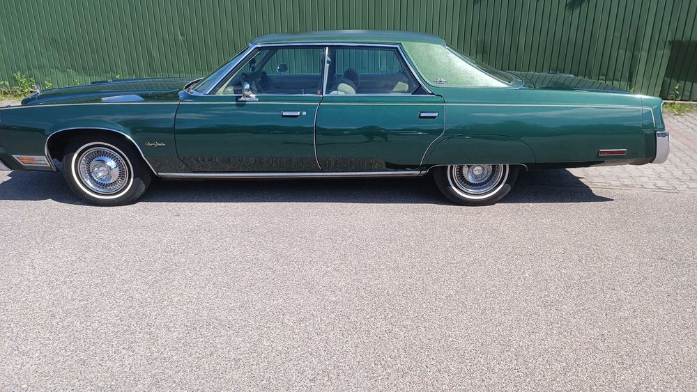 Auto do ślubu Barracuda New Yorker Charger