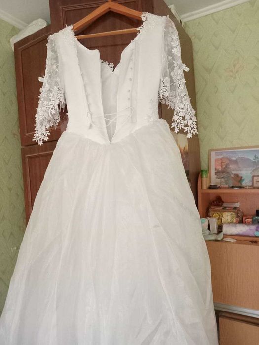 Сукня весільна біла