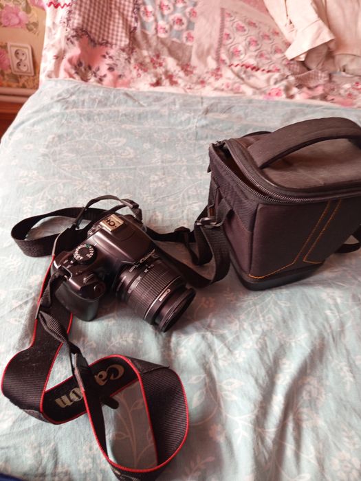 Фотоапарат профессиональной сьемки.   Cannon с чехлом