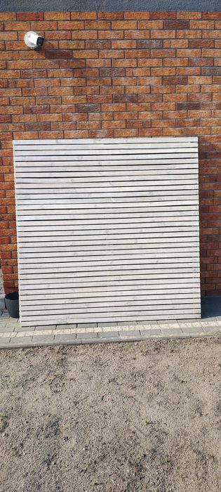 Płot panelowy lamelowy drewniany
