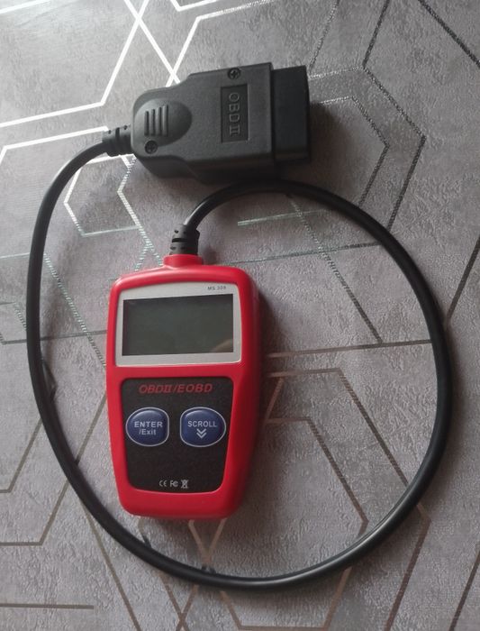 Считыватель кодов OBD2