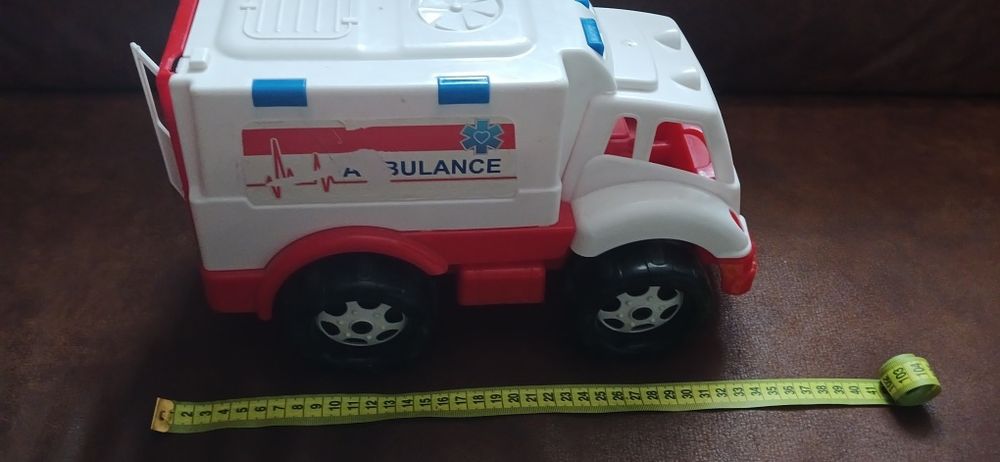 Велика машинка швидка допомога