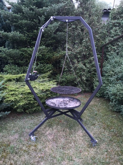 Wiszący grill ogrodowy