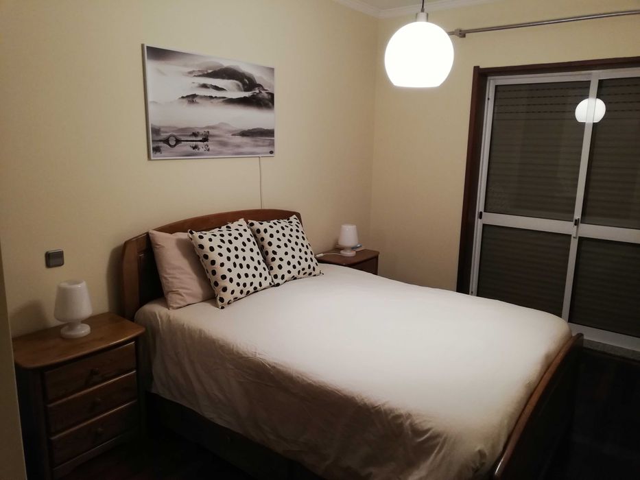 Cama de casal  com 4 gavetas em castanho "castanheiro"