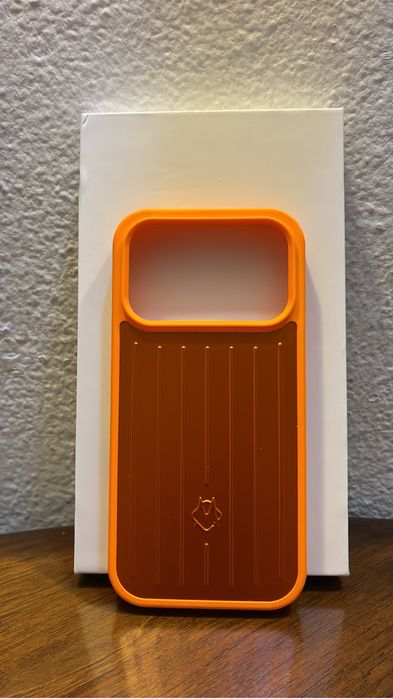 Capa laranja 17 pro