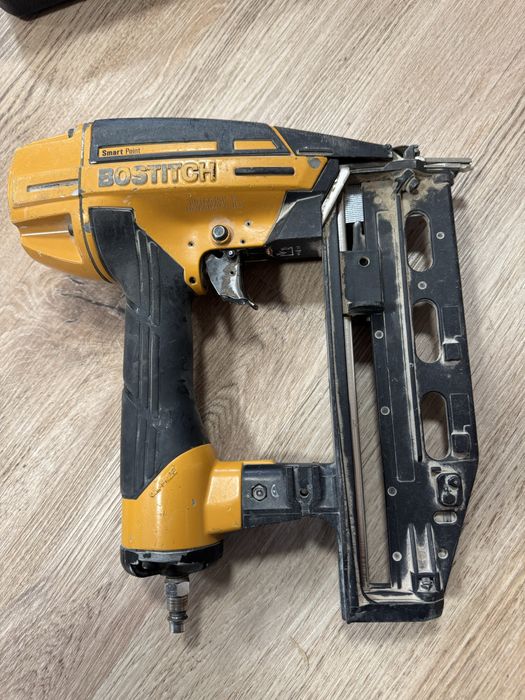 Sztyfciarka pneumatyczna bostitch fn1664sp e