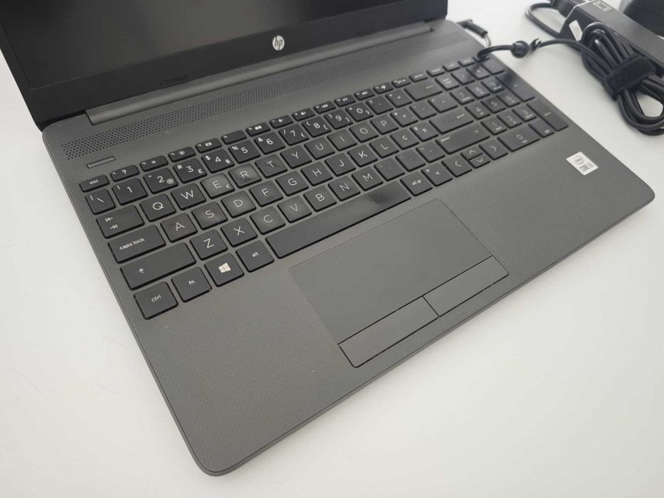 HP 250 G8 - Core i5 10ª Gen / 8GB RAM / 256GB SSD / Win 11 Pro - Com Carregador - Lisboa