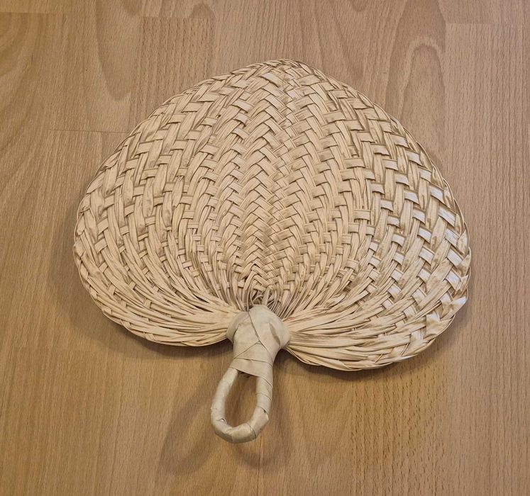 Sprzedam dekoracyjny pleciony wachlarz z Majorki