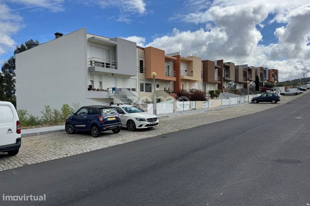 Lote de terreno, para construção de moradia, em Santa Maria de Lamas
