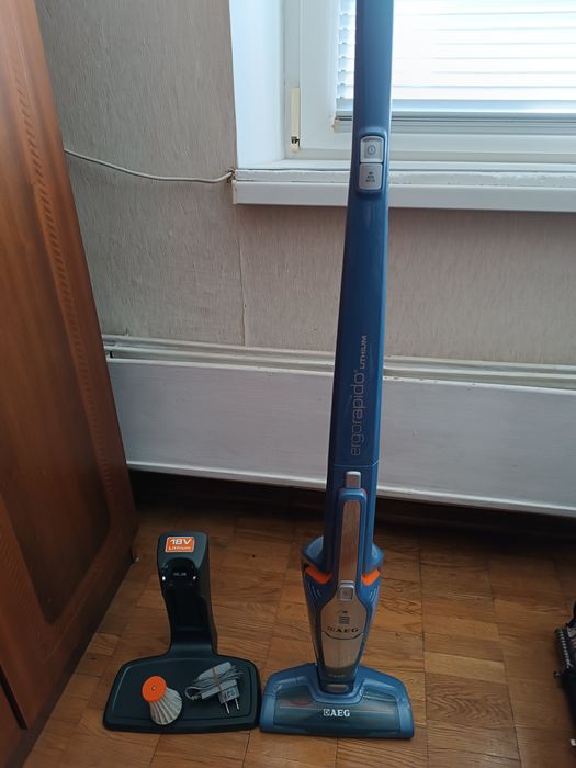 Пилесос AEG на запчастини!