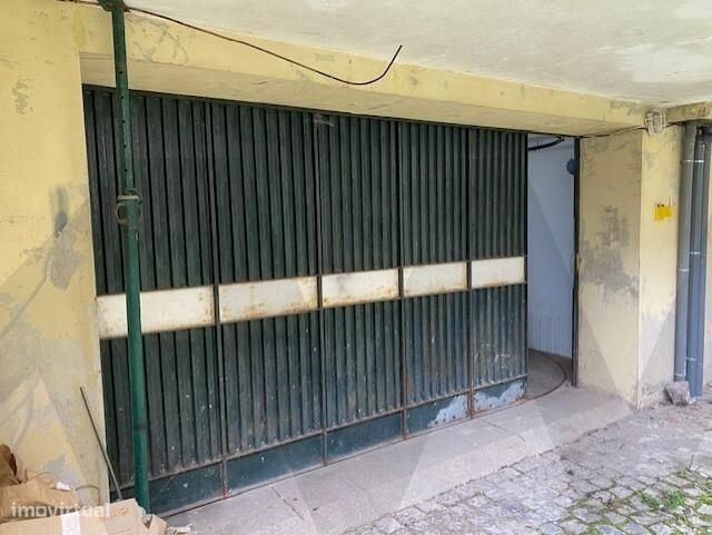 Garagem com 150m2 na Av. Republica, ao El Corte Inglês, possibilidade