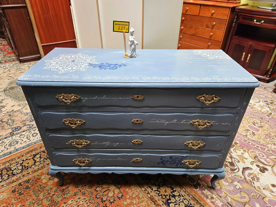 Cómoda antiga totalmente restaurada de forma pers