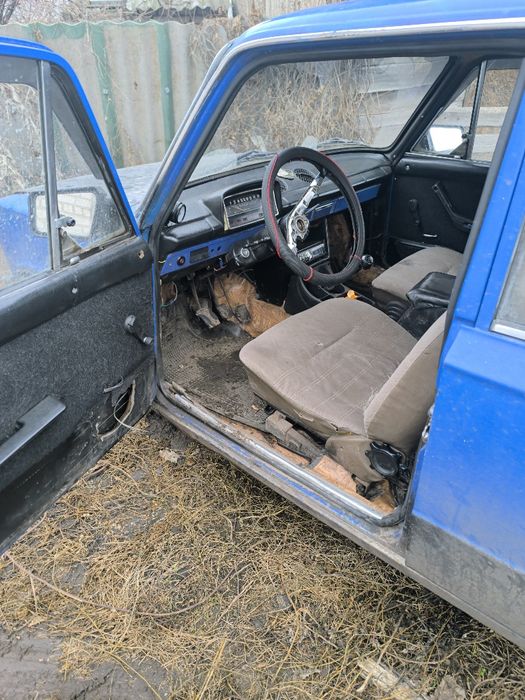 Продам два автомобілі. Один на повному ходу. Інший  потребує ремонту.