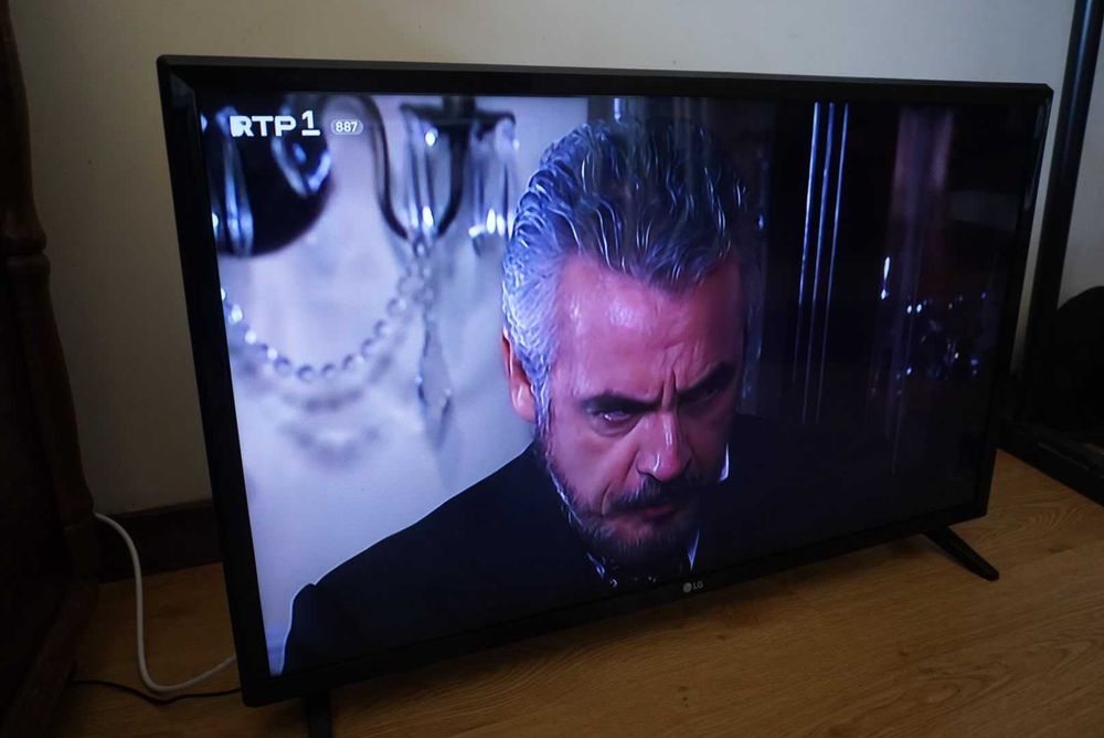 TV LG preta em excelente estado + comando