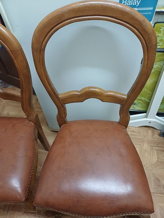 Conjunto de duas cadeiras em bom estado