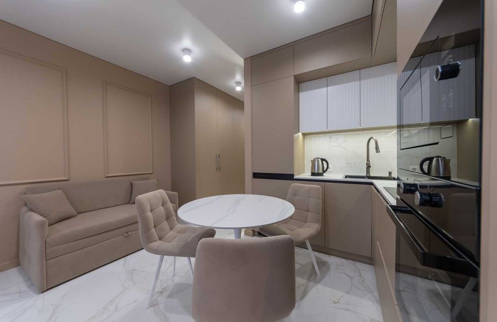 Подобово - люкс-апартаменти з видом на місто, у будинку з Генератором.