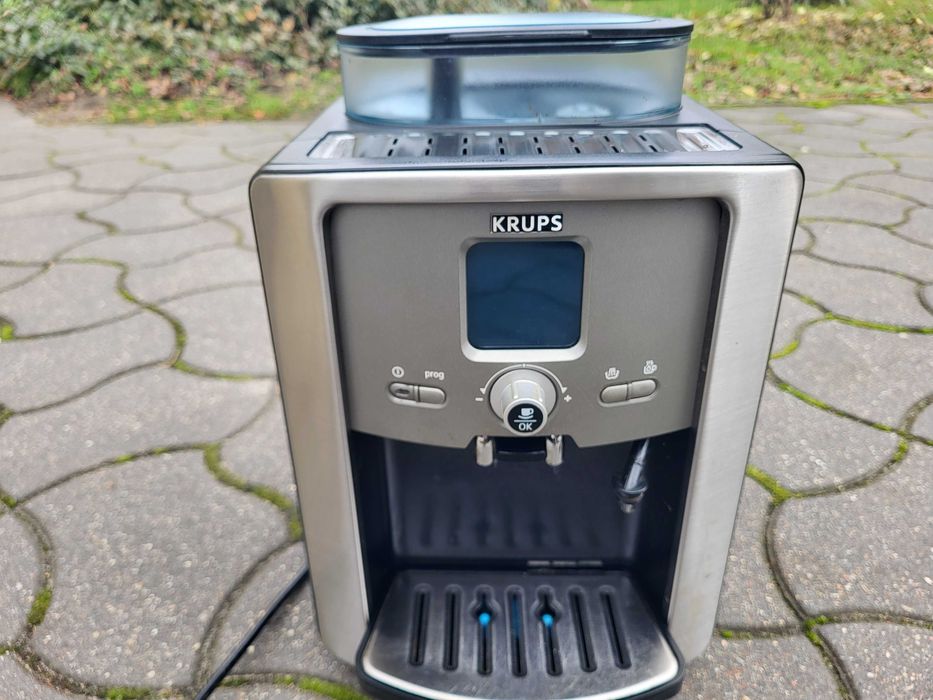 Ekspres do kawy z młynkiem KRUPS XP 7240 z filtrem na dwie filiżanki