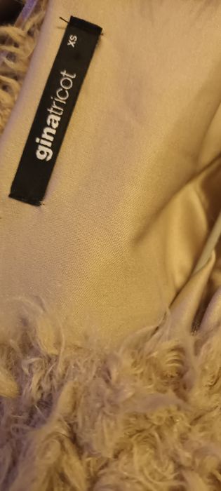 Futerko beżowe S 36 Gina Tricot