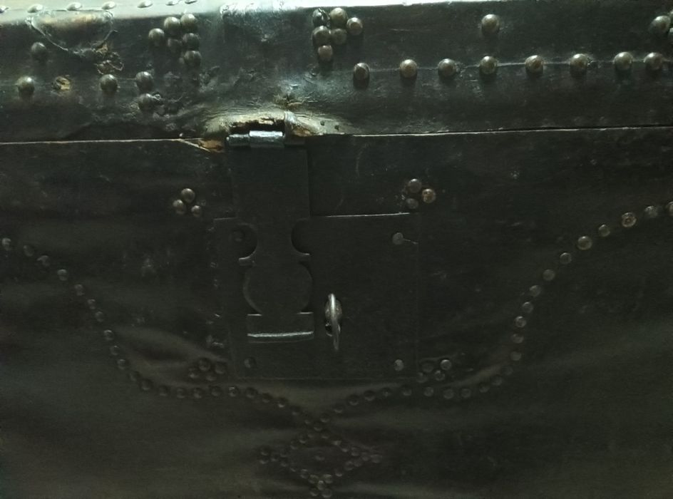 Baú antigo em bom estado