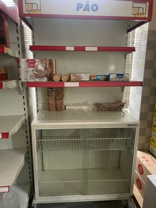 Prateleiras de Minimercado