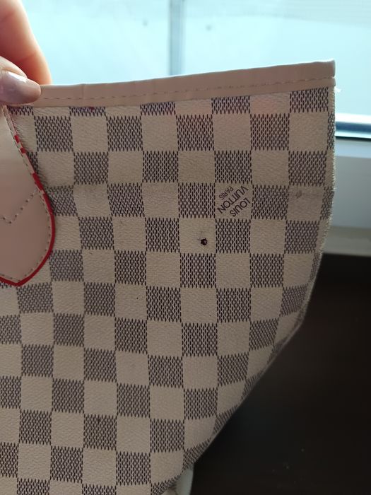 Torebka worek, kilka śladów użytkowania.