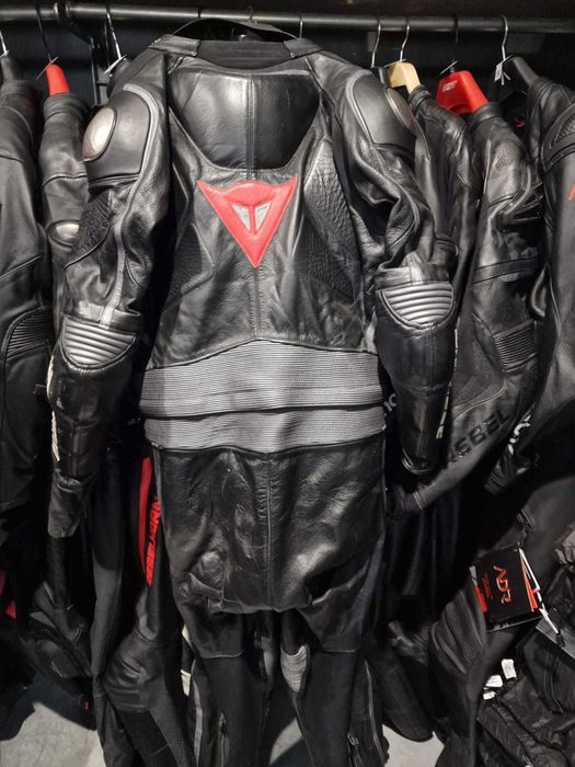 WYPRZEDAŻ UŻYWANE kombinezon Dainese rozmiar 56 - tylko 1 szt
