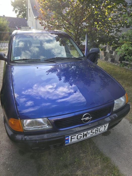Opel Astra samochód