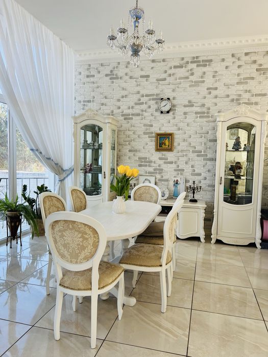 Світлий та в гарному місці будинок Дахнівка