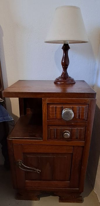 Cama de Madeira Maciça com 1  Mesa Cabeceira, Colchão e Estrado