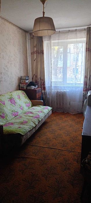 Продам трикімнатну  квартиру по вул. Пляжна