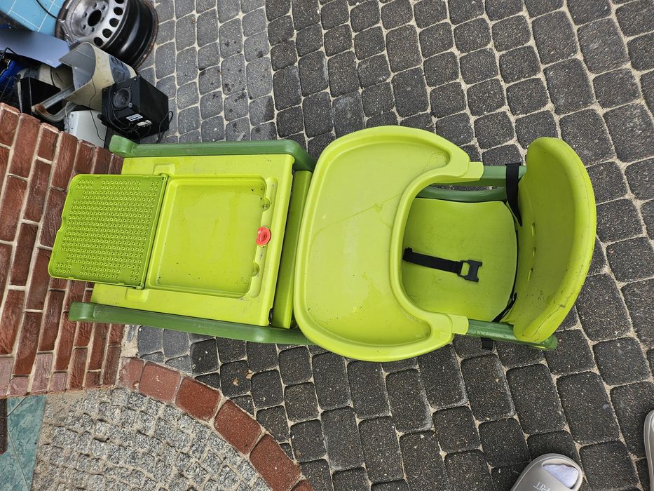 Krzesełko i stoliczek do karmienia