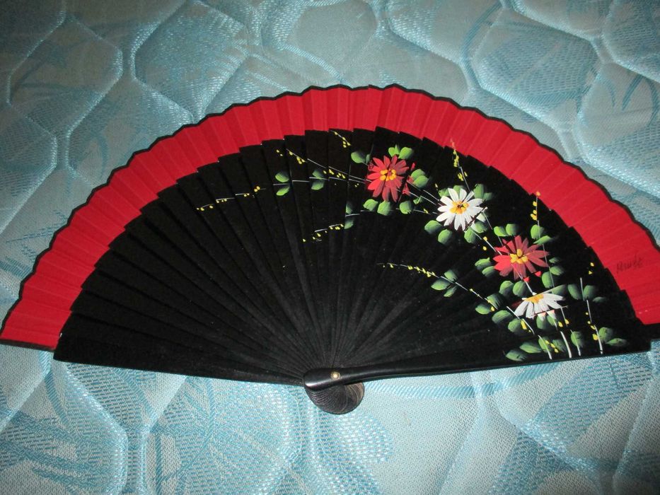 leque de senhora italiano flores bordadas