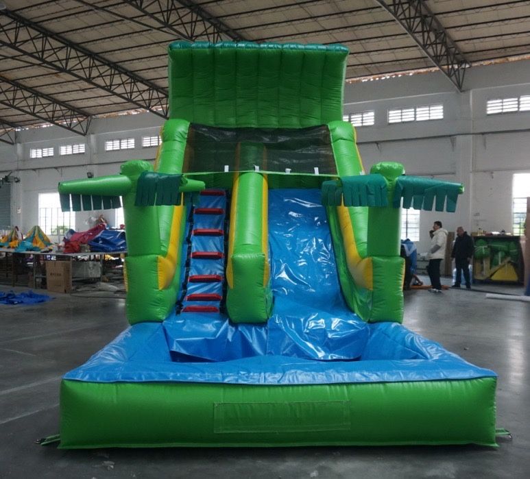 Insuflável escorrega de agua - Semi novo