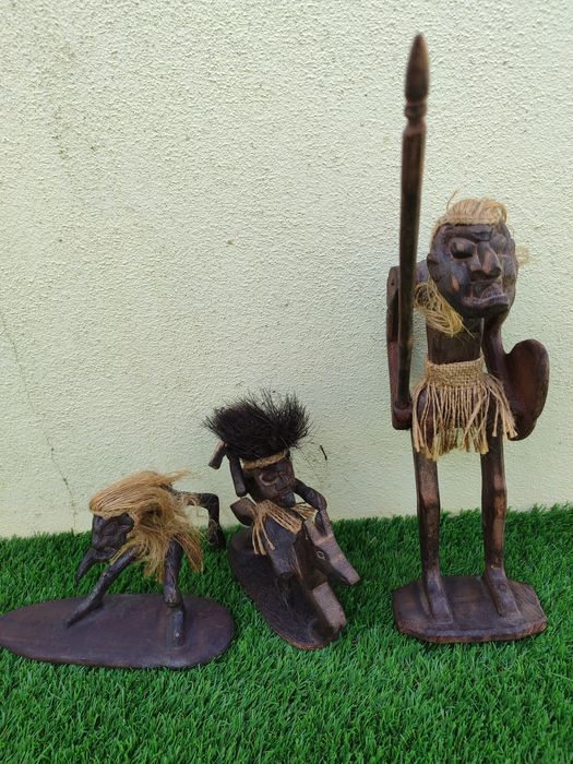 3 estatuetas africanas em madeira
