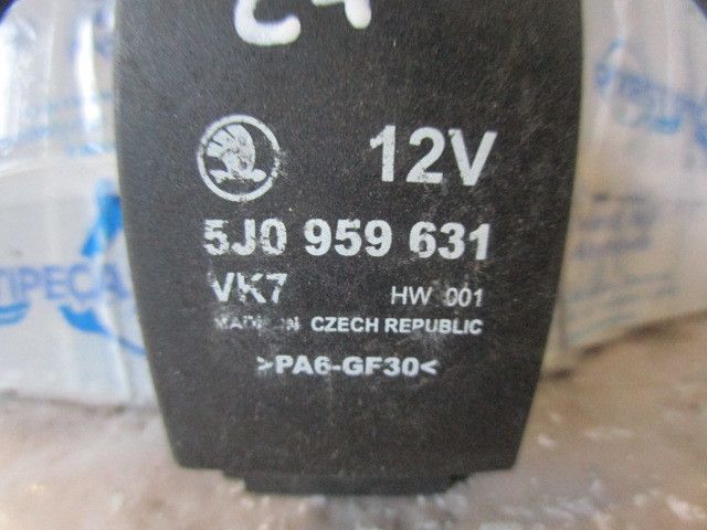 Botão / interruptor electromecânico / relé SKODA Fabia II Hatchback (5